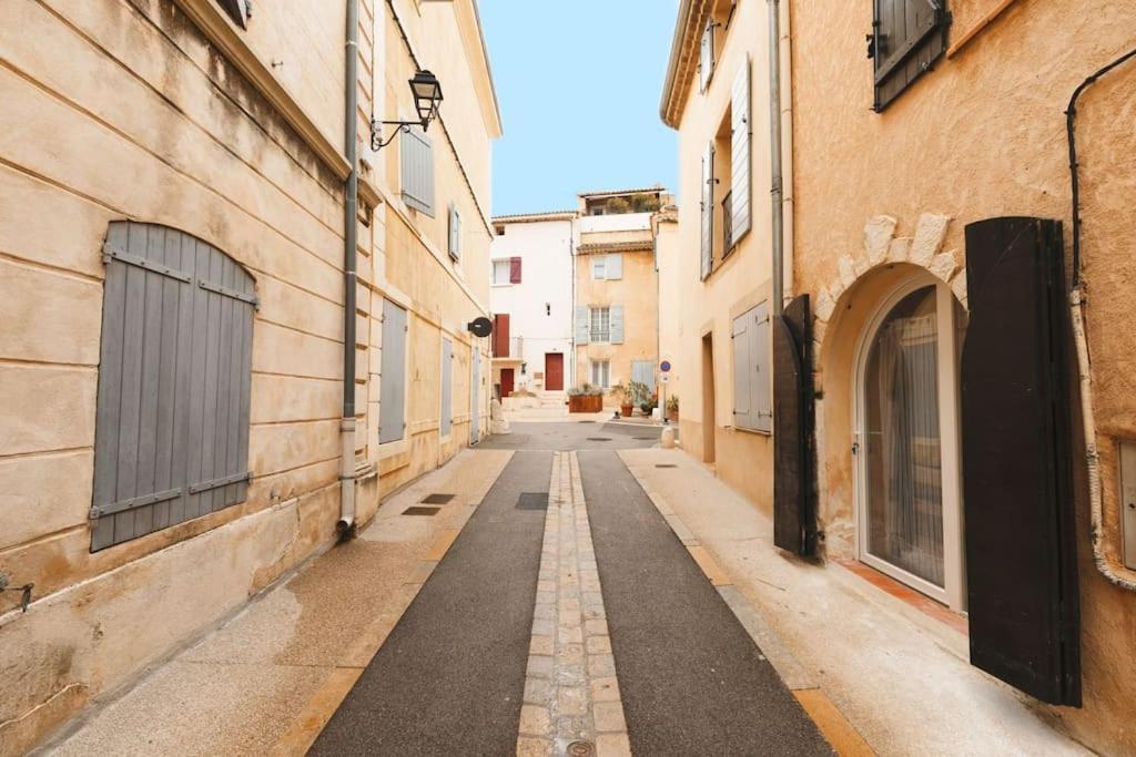 Provencal Au Coeur De La Sainte-victoire * Puyloubier
